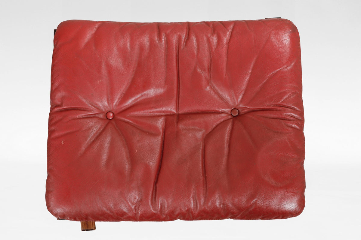 Siesta Lounge Chairs & Ottoman in Red Leather & Plywood by Ingmar Relling for Westnofa, 1970s, Set of 3
