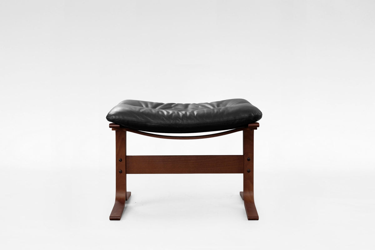 Siesta Lounge Chairs & Ottoman in Black Leather & Plywood by Ingmar Relling for Westnofa, 1970s, Set of 3