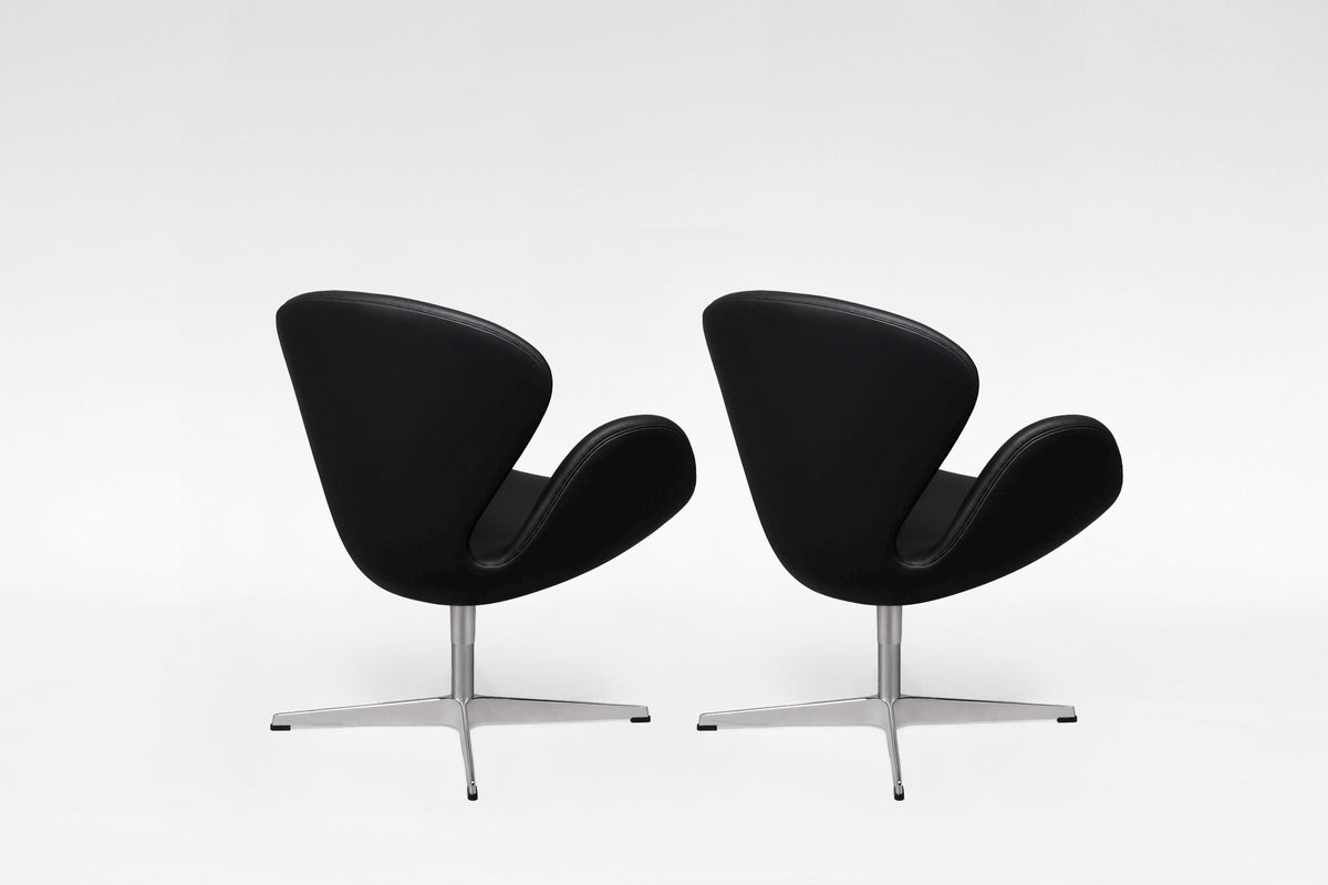 Swan Chairs 3320 in Black Leather & Chrome by Arne Jacobsen for Fritz Hansen, 1958, Set of 2