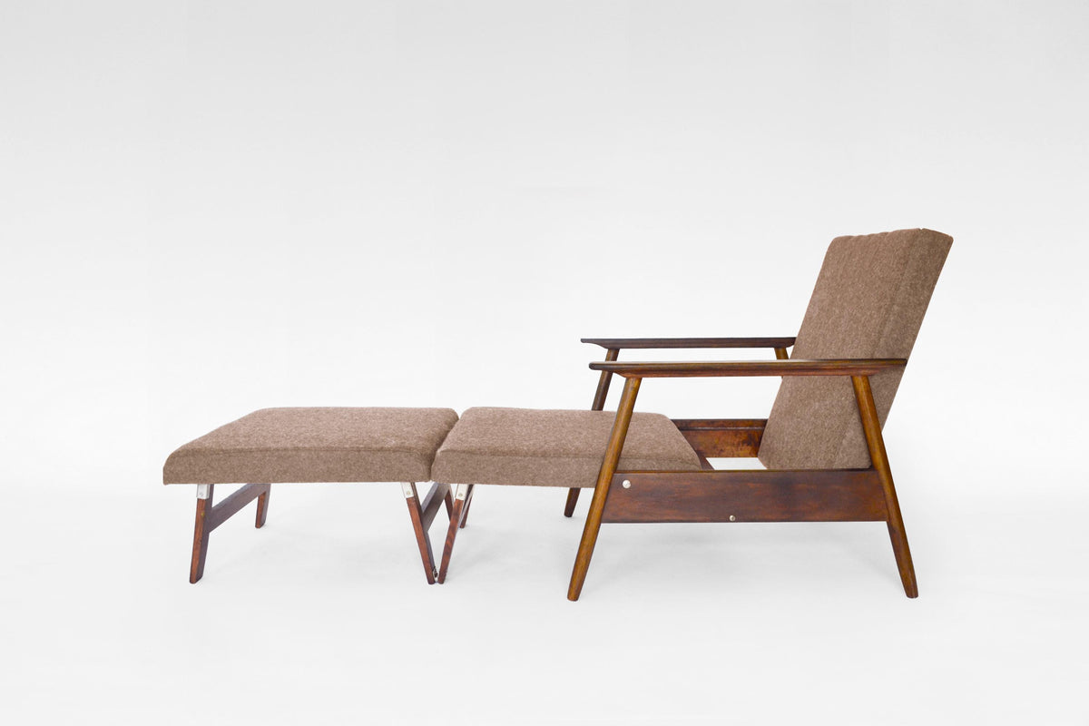 Azuolas Convertible Sleeping Armchair In Cream Beige Felt & Oak by V.E. Cukermaniene for VBK, 1970s