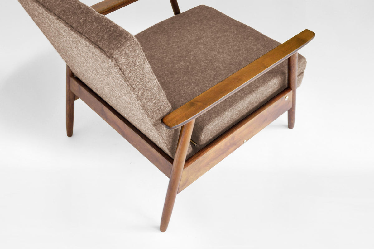 Azuolas Convertible Sleeping Armchair In Cream Beige Felt & Oak by V.E. Cukermaniene for VBK, 1970s