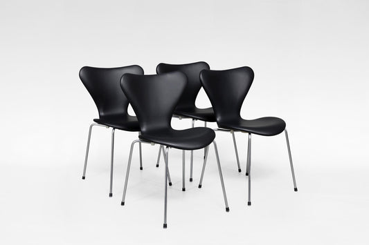 Series 7 Dining Chairs 3107 in Black Leather & Chrome by Arne Jacobsen for Fritz Hansen, 1960s, Set of 4