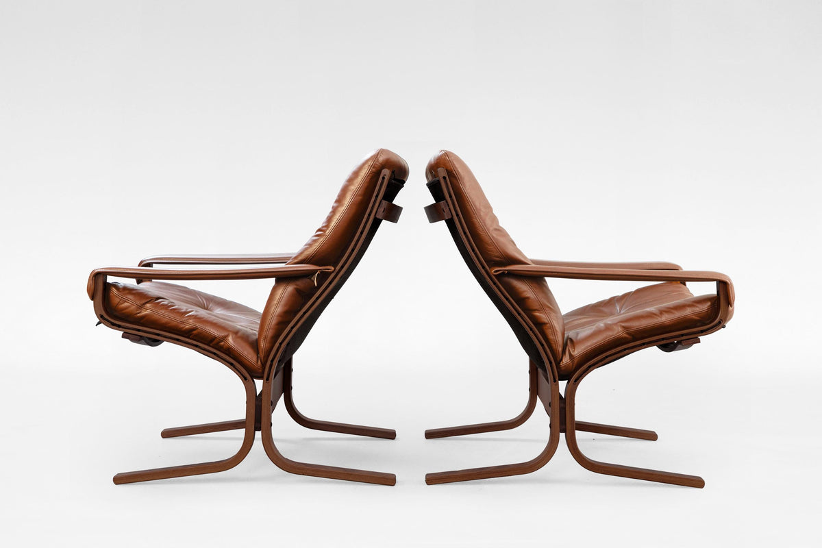 Siesta Lounge Chairs & Ottoman in Cognac Leather & Plywood by Ingmar Relling for Westnofa, 1970s, Set of 3