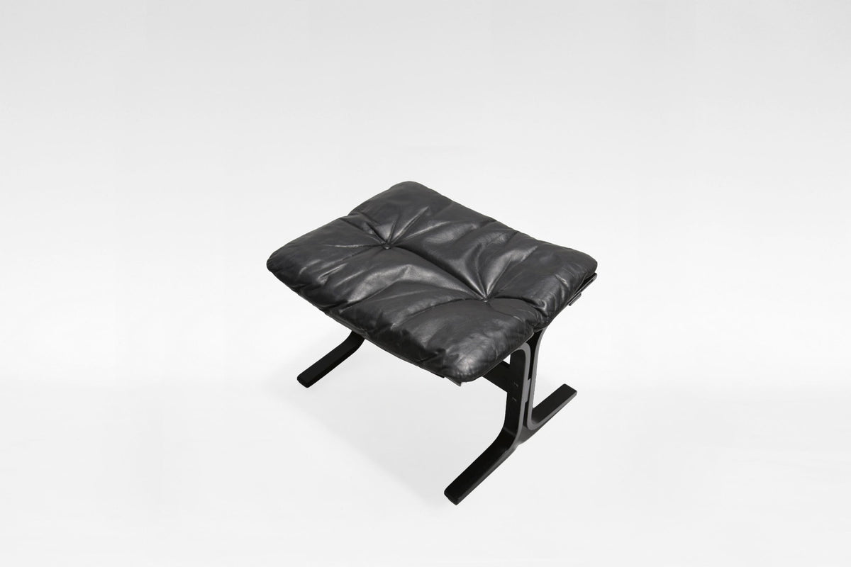 Siesta Lounge Chairs & Ottoman in  Black Leather & Plywood by Ingmar Relling for Westnofa, 1970s, Set of 3