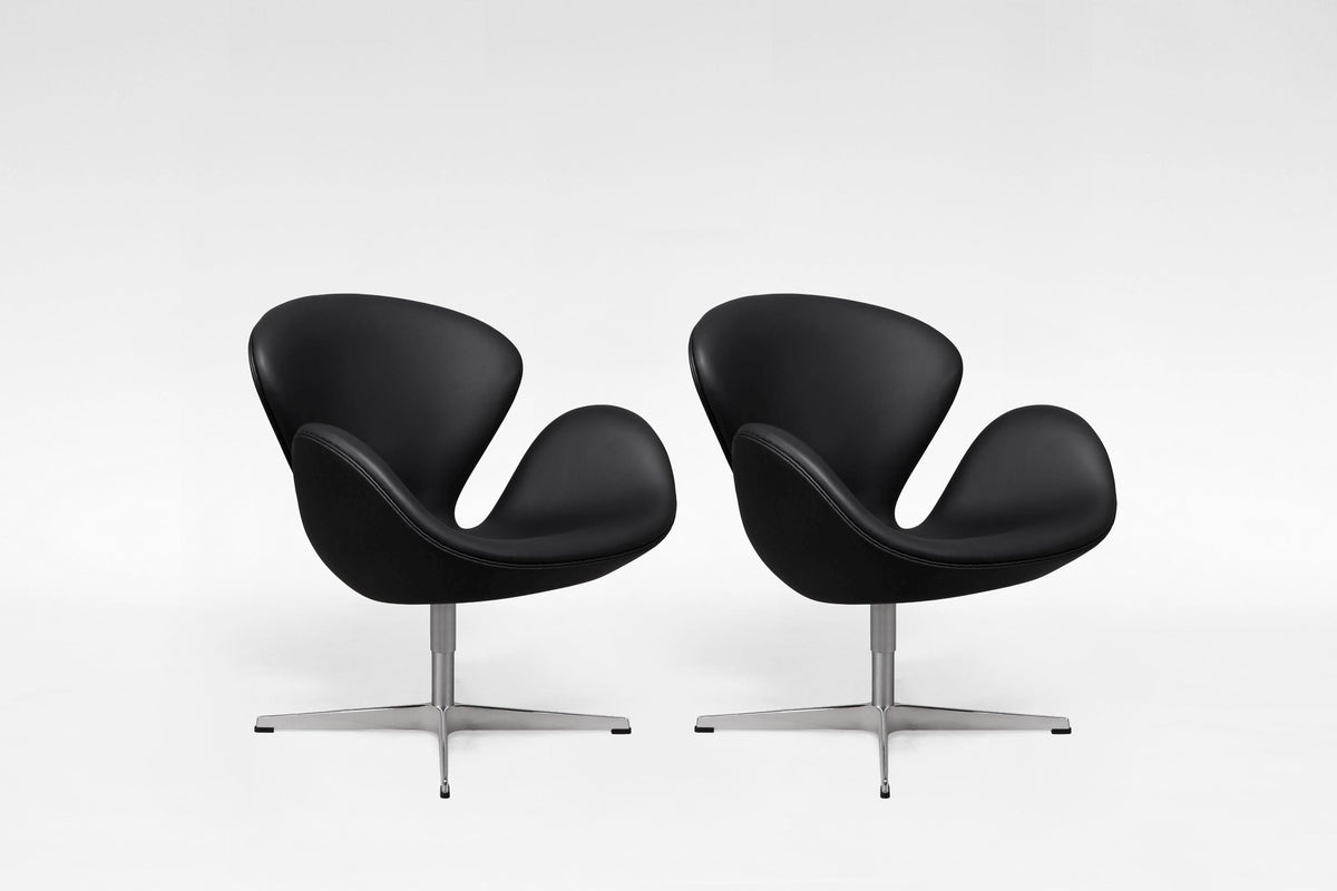 Swan Chairs 3320 in Black Leather & Chrome by Arne Jacobsen for Fritz Hansen, 1958, Set of 2