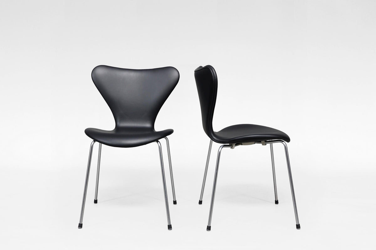 Series 7 Dining Chairs 3107 in Black Leather & Chrome by Arne Jacobsen for Fritz Hansen, 1960s, Set of 4