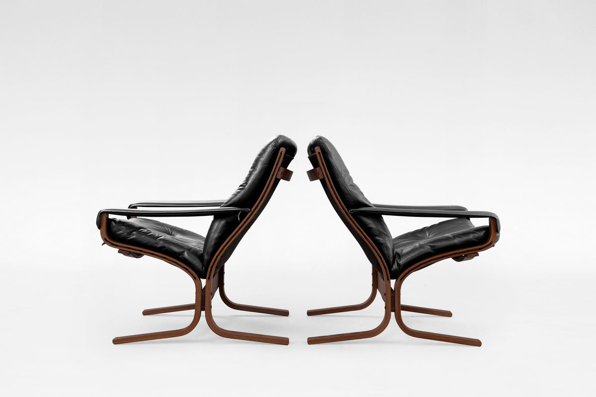 Siesta Lounge Chairs & Ottoman in Black Leather & Plywood by Ingmar Relling for Westnofa, 1970s, Set of 3