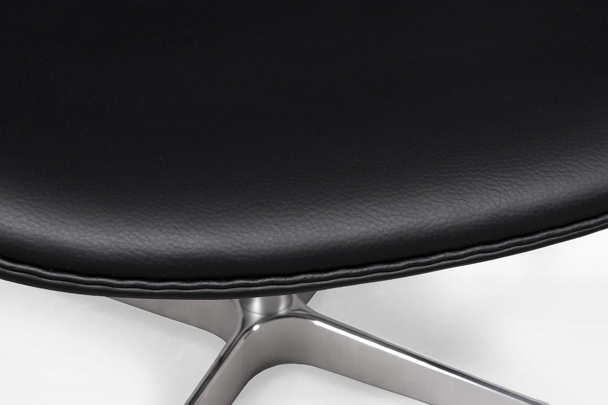 Swan Chairs 3320 in Black Leather & Chrome by Arne Jacobsen for Fritz Hansen, 1958, Set of 2