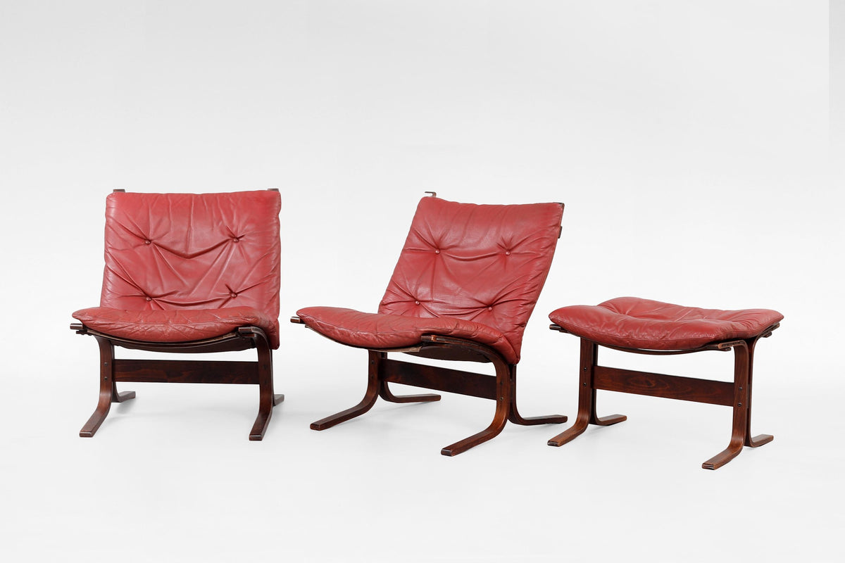 Siesta Lounge Chairs & Ottoman in Red Leather & Plywood by Ingmar Relling for Westnofa, 1970s, Set of 3