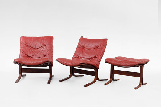 Siesta Lounge Chairs & Ottoman in Red Leather & Plywood by Ingmar Relling for Westnofa, 1970s, Set of 3