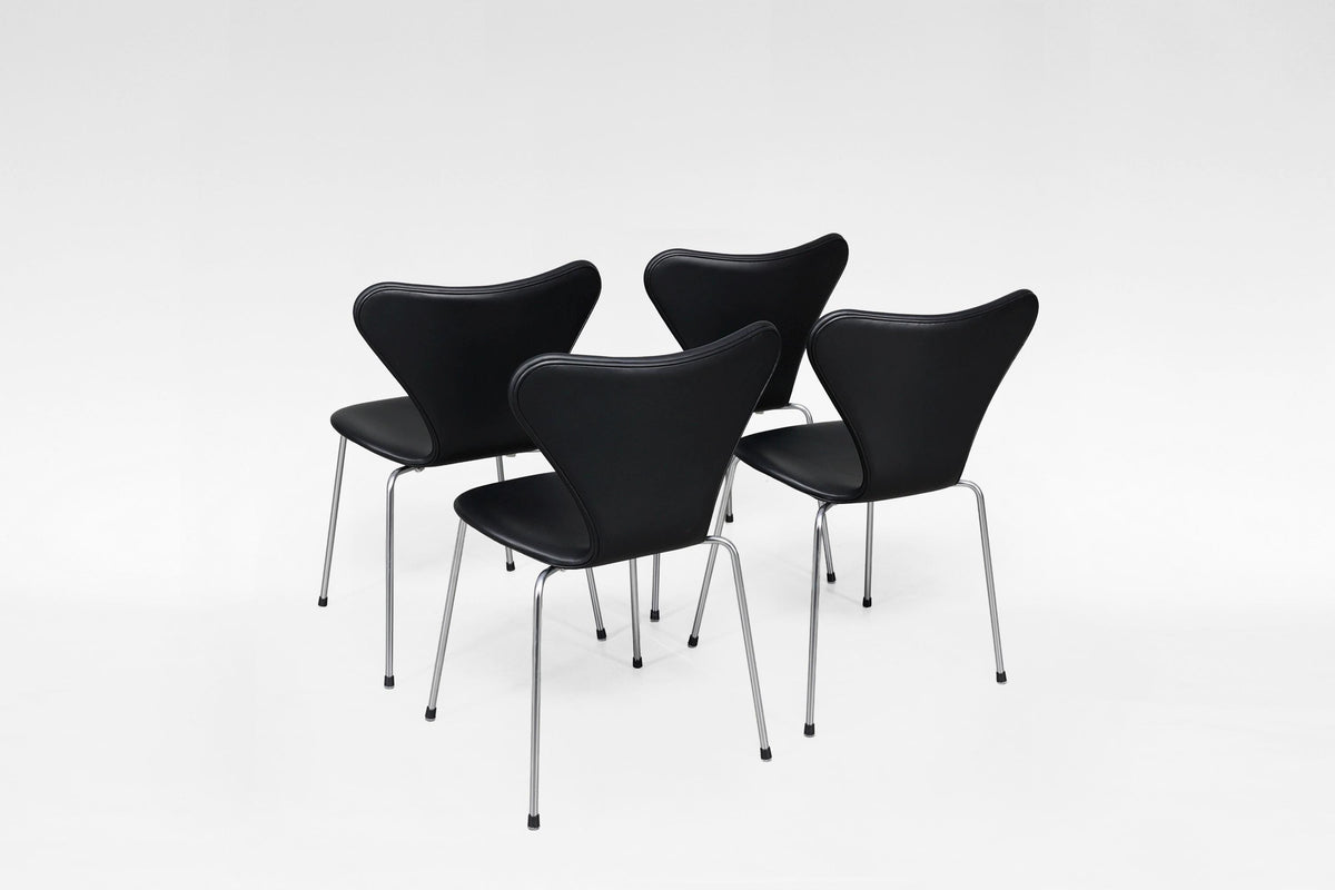 Series 7 Dining Chairs 3107 in Black Leather & Chrome by Arne Jacobsen for Fritz Hansen, 1960s, Set of 4