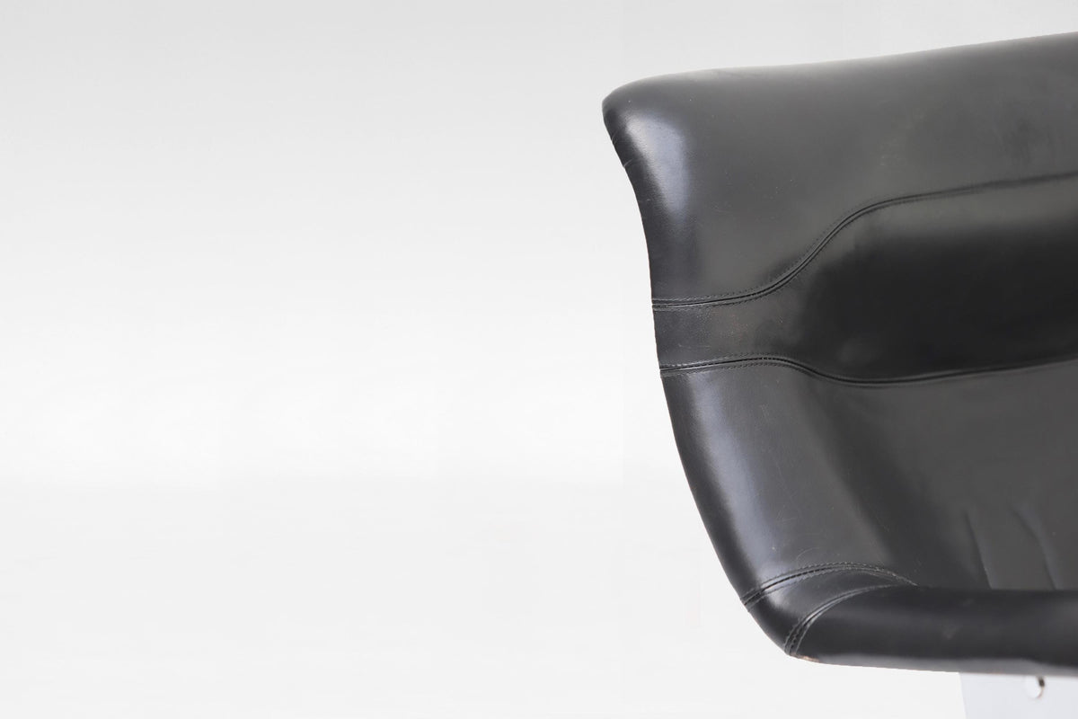 Karuselli Lounge Chair in Black Leather & White Fiberglass by Yrjö Kukkapuro for Avarte, 1960s
