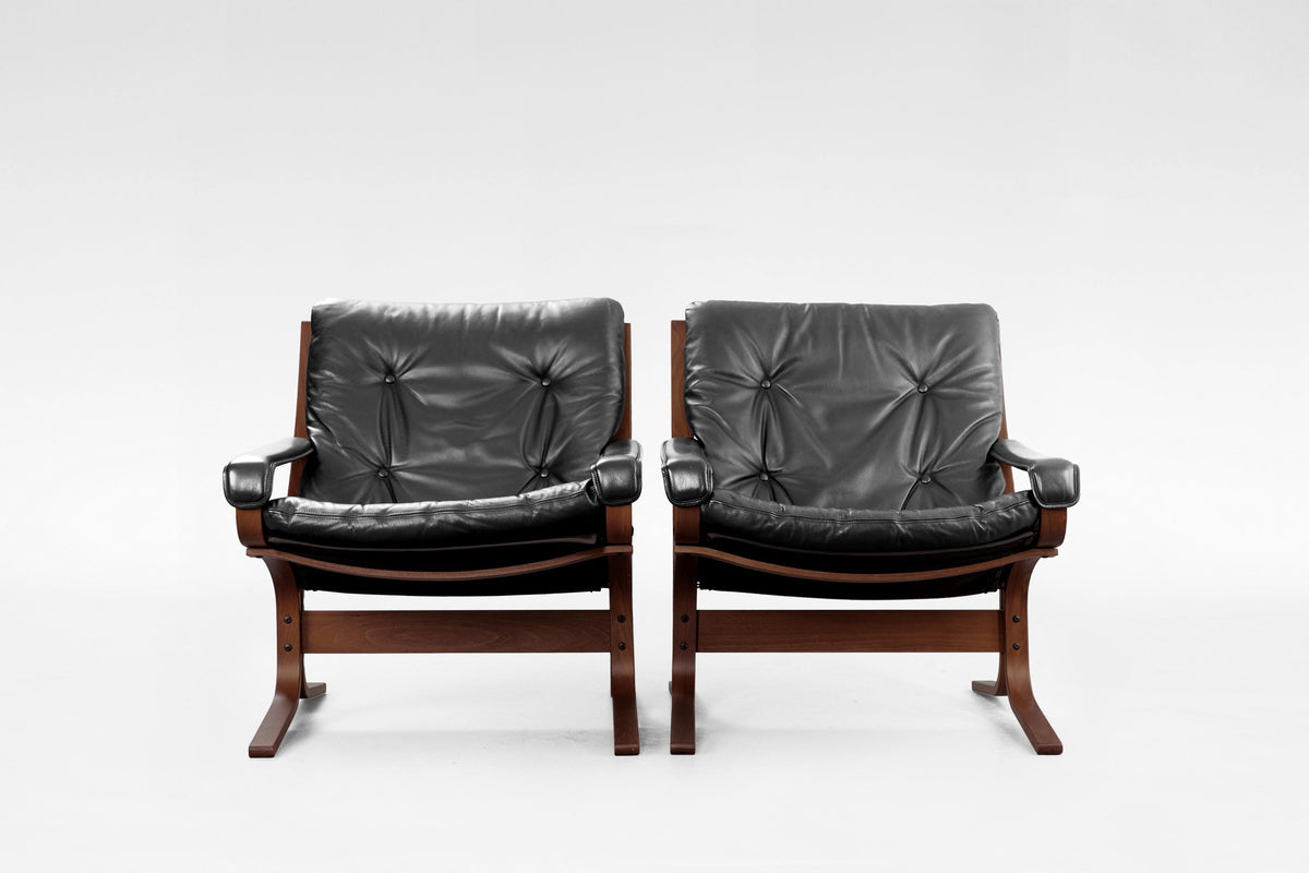 Siesta Lounge Chairs & Ottoman in Black Leather & Plywood by Ingmar Relling for Westnofa, 1970s, Set of 3